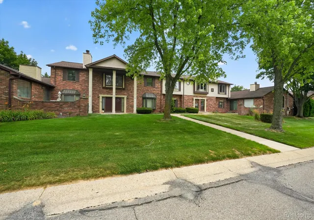 Photo 2 of Condo for sale at 2321 London Brg Dr #22, Rochester Hills, MI 48307 | MLS# 20261058115 | Listing updated on 2026-09-02