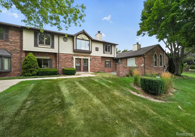 Photo 3 of Condo for sale at 2321 London Brg Dr #22, Rochester Hills, MI 48307 | MLS# 20261058115 | Listing updated on 2026-09-02