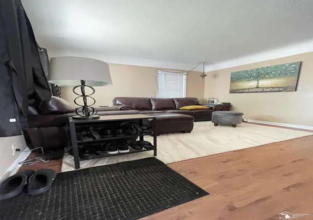 3rd image of 42 Cleveland St, Trenton, MI 48183 | MLS# 57050216268