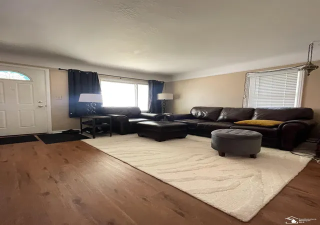 4th image of 42 Cleveland St, Trenton, MI 48183 | MLS# 57050216268