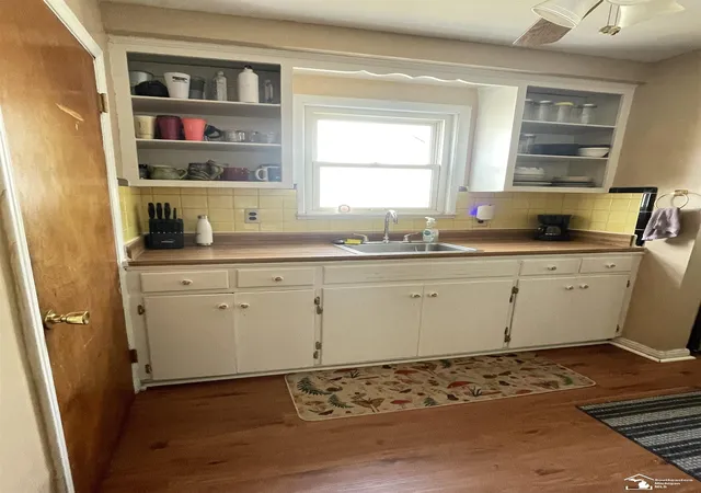 5th image of 42 Cleveland St, Trenton, MI 48183 | MLS# 57050216268