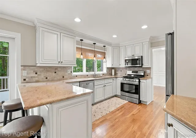 Photo 3 of Single family home for sale at 412 Streamview Ct, Rochester Hills, MI 48309 | MLS# 20261058128 | Listing updated on 2026-09-16