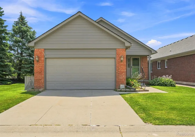 Listing Photo 2 - Condo for sale in building located at 14378 Venice Dr, Sterling Heights, MI 48313