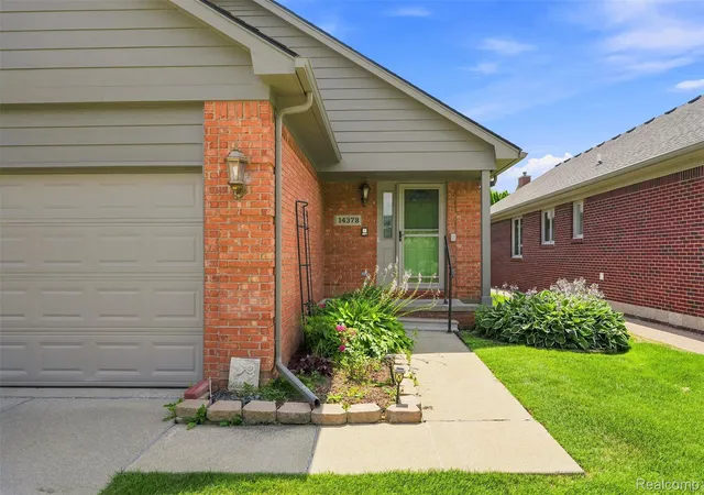 Listing Photo 3 - Condo for sale in building located at 14378 Venice Dr, Sterling Heights, MI 48313