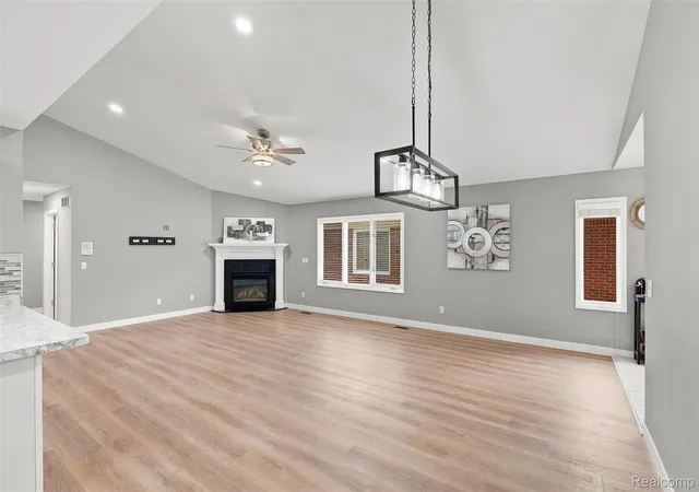 Listing Photo 4 - Condo for sale in building located at 14378 Venice Dr, Sterling Heights, MI 48313