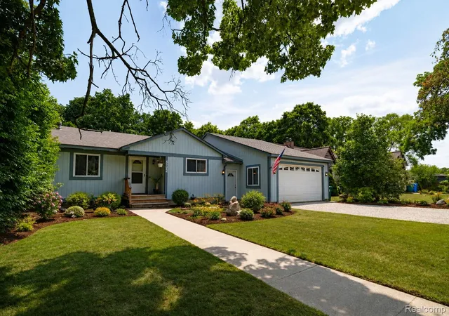 Photo 1 of Single family home for sale at 4792 Broadway St, Commerce Township, MI 48382 | MLS# 20261058139 | Listing updated on 2026-08-24