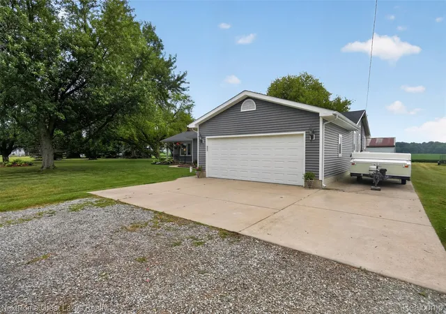 Photo 4 of Single family home for sale at 6249 New Lothrop Rd, Hazelton Township Shiawassee, MI 48460 | MLS# 20261058149 | Listing updated on 2026-10-02