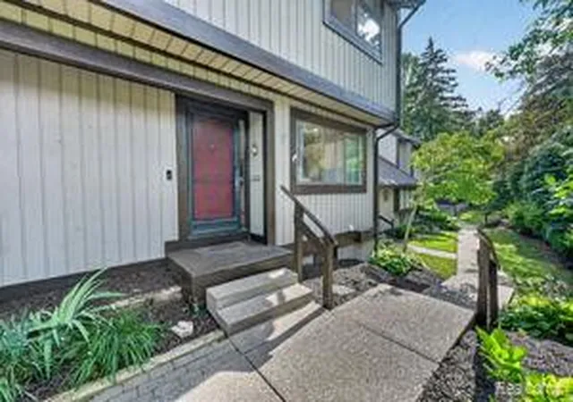 Listing Photo 4 - Condo for sale in building located at 515 Carberry Hl, Brighton, MI 48116