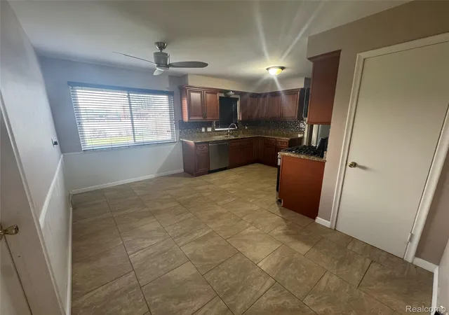 4th image of 28653 Gilbert Dr, Warren, MI 48093 | MLS# 20261058174