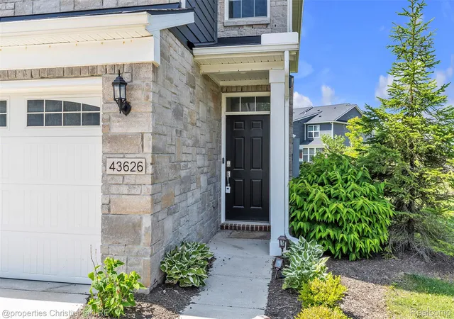 3rd image of 43626 Chancellor Ln, Novi, MI 48375 | MLS# 20261058182