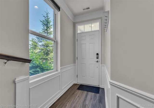 4th image of 43626 Chancellor Ln, Novi, MI 48375 | MLS# 20261058182