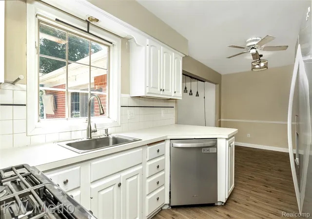 4th image of 11923 Fairview Dr, Sterling Heights, MI 48312 | MLS# 20261058218