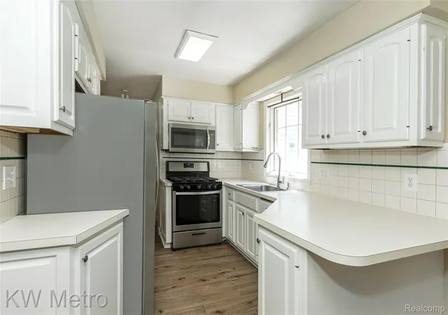 5th image of 11923 Fairview Dr, Sterling Heights, MI 48312 | MLS# 20261058218