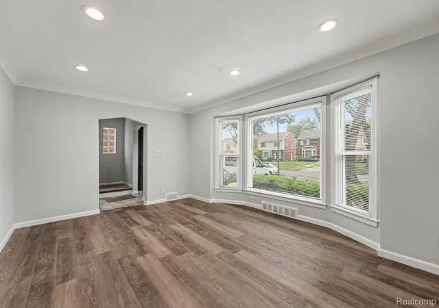3rd image of 13960 Greenview Rd, Detroit, MI 48223 | MLS# 20261058227
