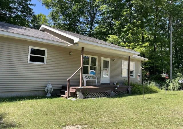 45th image of 7430 River St, Benzonia, MI 49616 | MLS# 78080071544