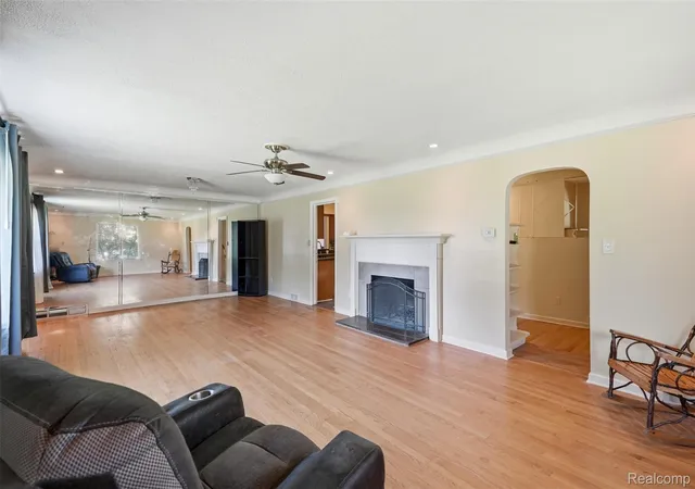 5th image of 27315 Lathrup Blvd, Lathrup Village, MI 48076 | MLS# 20261058229