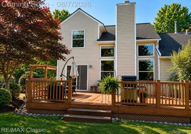 Listing Photo 2 - Condo for sale in building located at 818 Yorick Path, Wixom, MI 48393 - Unit #11