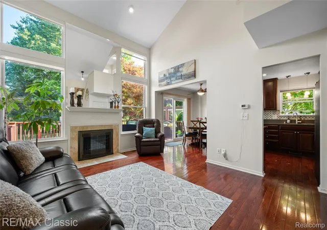 Listing Photo 3 - Condo for sale in building located at 818 Yorick Path, Wixom, MI 48393 - Unit #11