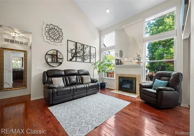 Listing Photo 4 - Condo for sale in building located at 818 Yorick Path, Wixom, MI 48393 - Unit #11