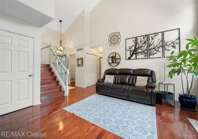 Listing Photo 5 - Condo for sale in building located at 818 Yorick Path, Wixom, MI 48393 - Unit #11