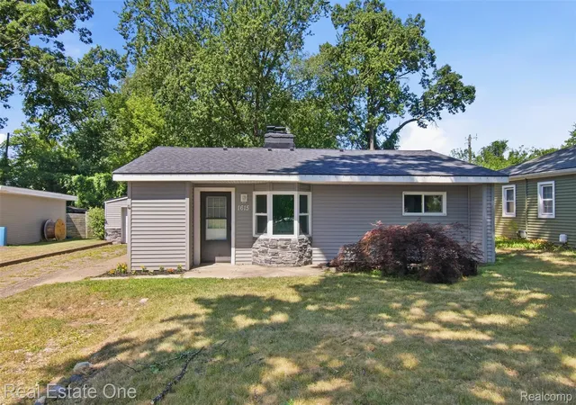 Photo 1 of Sale Pending at 1615 S Commerce Rd, Wolverine Lake, MI 48390 | MLS# 20261058247 | Listing updated on 2026-08-29