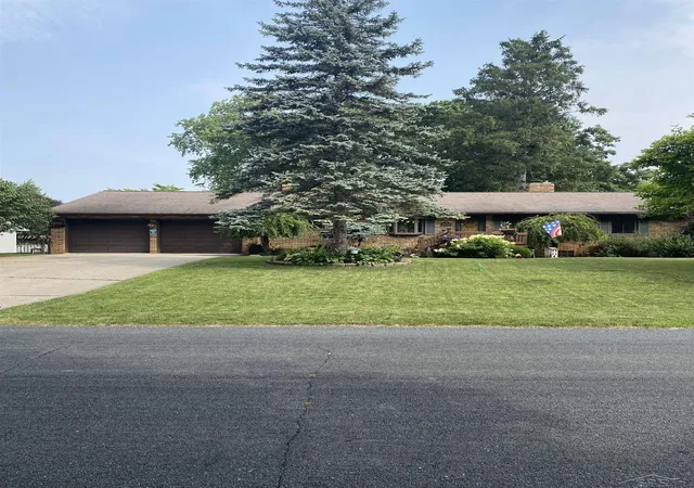 Photo 2 of Single family home for sale at 4860 Indian Trl Rd, Saginaw, MI 48638 | MLS# 61050216296 | Listing updated on 2026-08-01