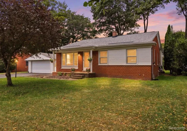 Photo 1 of Sale Pending at 2067 Oakdale Dr, Waterford, MI 48329 | MLS# 20261058249 | Listing updated on 2026-09-14