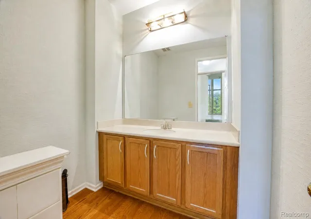 4th image of 37610 Newburgh Park Cir, Livonia, MI 48152 | MLS# 20261058261