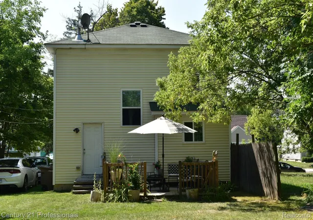Photo 13 of Single family home for sale at 309 Russell St, Pontiac, MI 48342 | MLS# 20261058270 | Listing updated on 2026-08-15