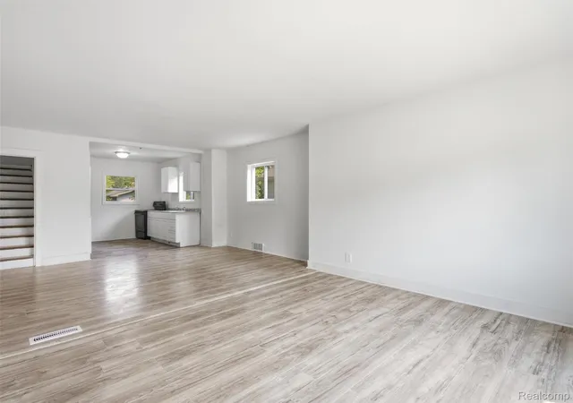Photo 3 of Single family home for sale at 1422 Pettibone Ave, Flint, MI 48507 | MLS# 20261058272 | Listing updated on 2026-09-05