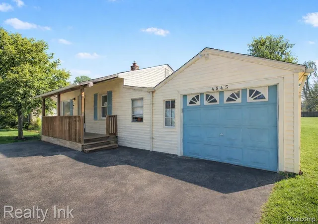 Photo 1 of Single family home for sale at 4845 Hatchery Rd, Waterford, MI 48329 | MLS# 20261058299 | Listing updated on 2026-09-04