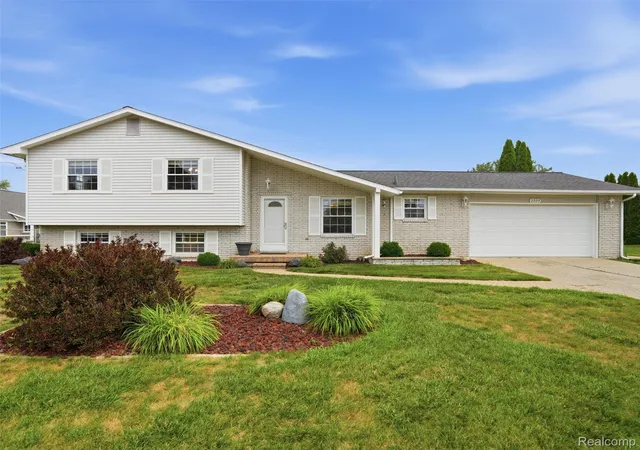 Photo 1 of Single family home for sale at 2504 Golden Shrs Ct, Fenton, MI 48430 | MLS# 20261058305 | Listing updated on 2026-09-13