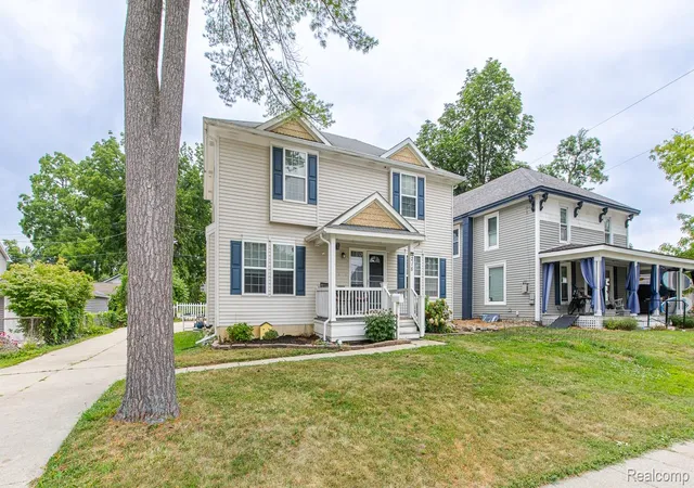 35th image of 216 W Flint St, Lake Orion, MI 48362 | MLS# 20261058311