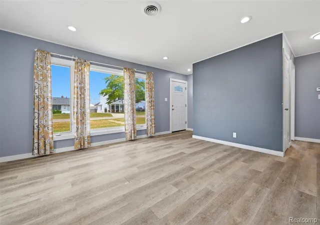 Photo 4 of Single family home for sale at 35501 Glen St, Westland, MI 48186 | MLS# 20261058314 | Listing updated on 2026-08-18