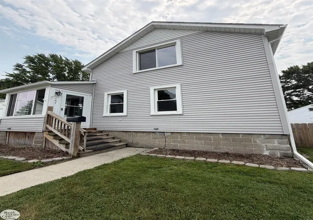 36th image of 147 Robertson St, Marine City, MI 48039 | MLS# 58050216308