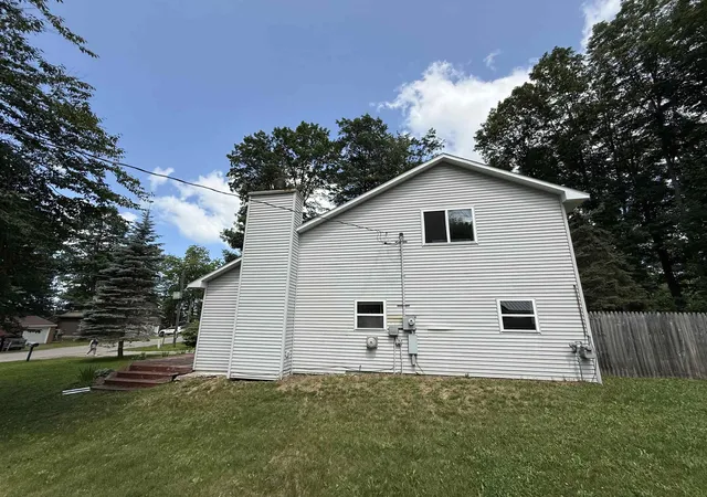 3rd image of 4972 Ne E Shore Dr, Kalkaska, MI 49646 | MLS# 78080071555