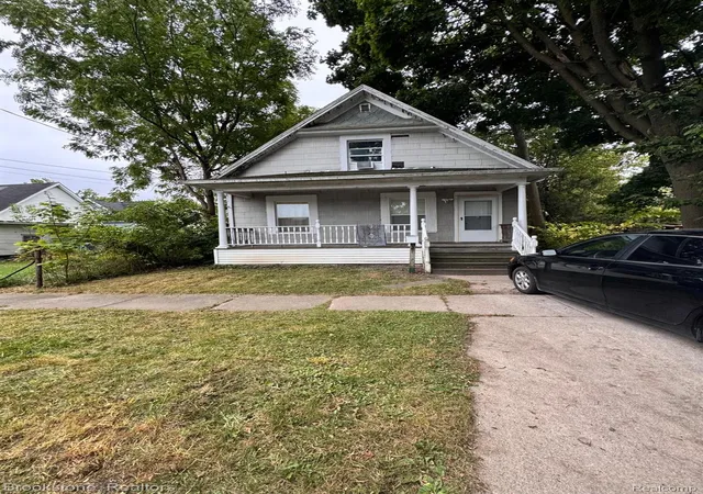 Photo 3 of Single family home for sale at 1910 Prospect St, Lansing, MI 48912 | MLS# 20261058325 | Listing updated on 2026-08-11