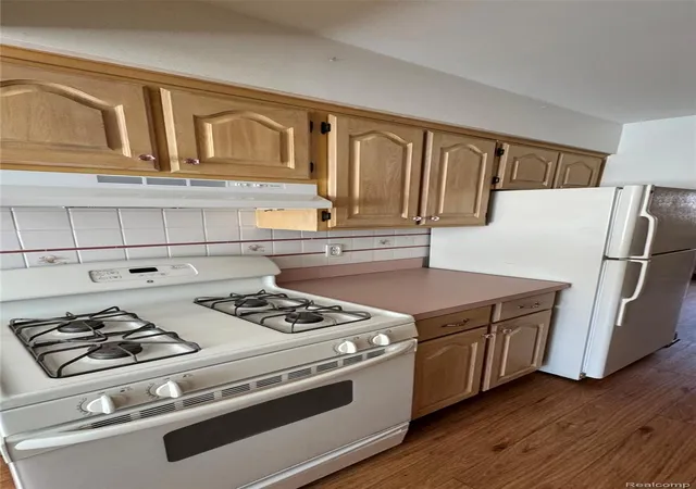 Listing Photo 3 - Condo for sale in building located at 20014 Great Oaks Cir N, Clinton Township, MI 48036 - Unit #402