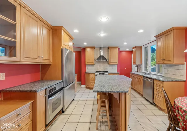Photo 3 of Single family home for sale at 440 University Pl, Grosse Pointe, MI 48230 | MLS# 58050216315 | Listing updated on 2026-08-04