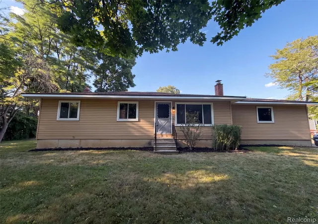 Photo 1 of Sale Pending at 4920 Cass Elizabeth Rd, Waterford, MI 48327 | MLS# 20261058344 | Listing updated on 2026-09-09