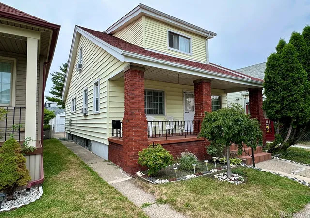 Photo 2 of Single family home for sale at 11659 Klinger St, Hamtramck, MI 48212 | MLS# 20261058347 | Listing updated on 2026-08-26