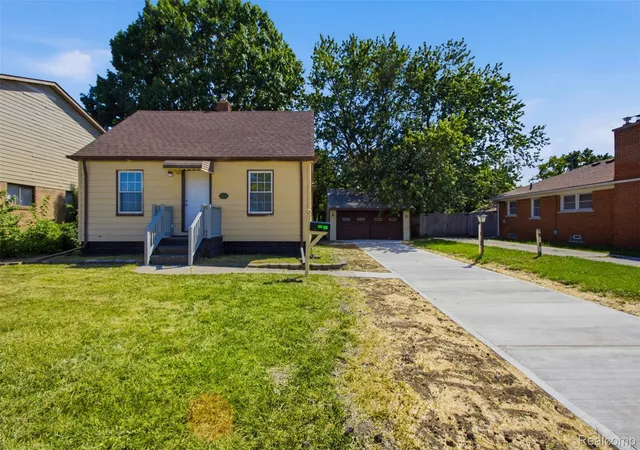 2nd image of 20600 Lennon St, Harper Woods, MI 48225 | MLS# 20261058349