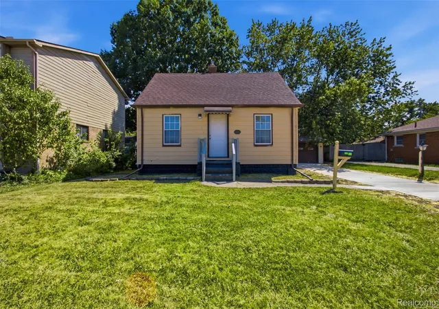 3rd image of 20600 Lennon St, Harper Woods, MI 48225 | MLS# 20261058349