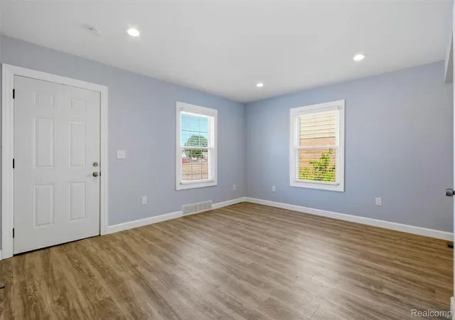 4th image of 20600 Lennon St, Harper Woods, MI 48225 | MLS# 20261058349