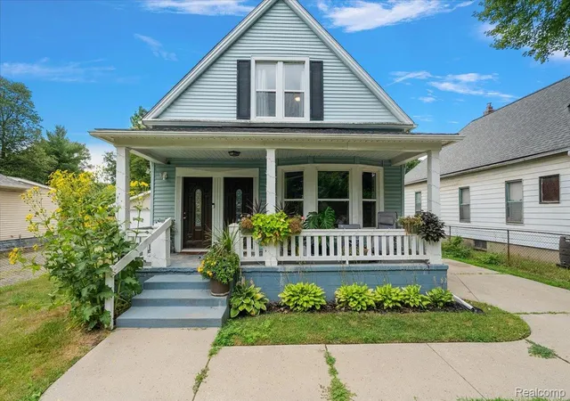 2nd image of 21453 Oxford Ave, Farmington Hills, MI 48336 | MLS# 20261058356