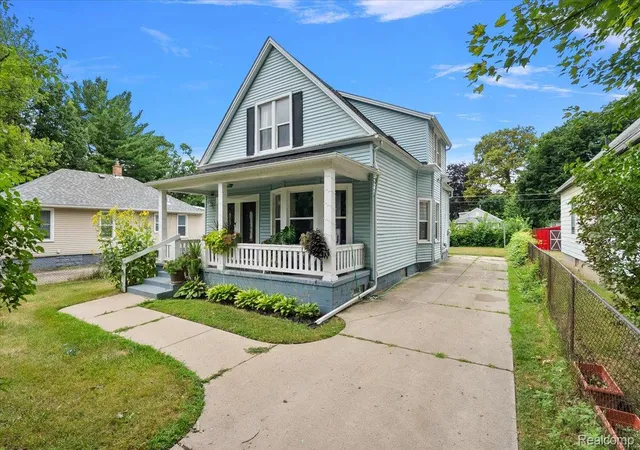 3rd image of 21453 Oxford Ave, Farmington Hills, MI 48336 | MLS# 20261058356
