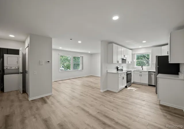 Photo 4 of Multi family home for sale at 15925 W 11 Mile Rd, Southfield, MI 48076 | MLS# 20261058360 | Listing updated on 2026-07-27
