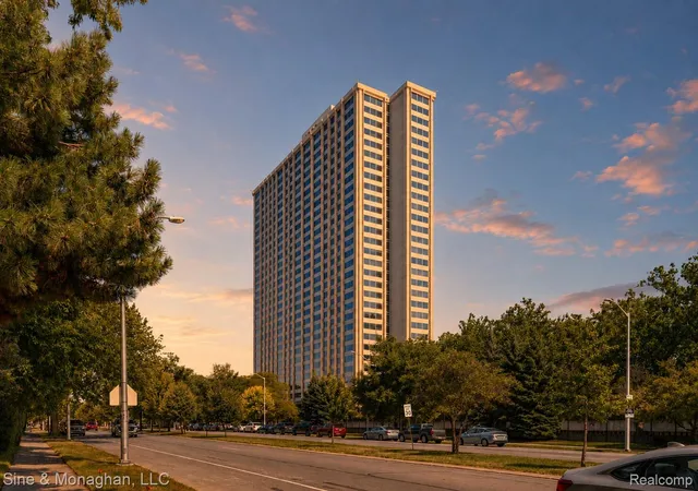 Listing Photo 4 - Condo for sale in 1300 Lafayette East Cooperative located at 1300 E Lafayette St, Detroit, MI 48207 - Unit #905