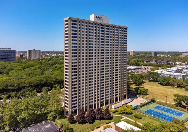 72nd image of 1300 E Lafayette St #905, Detroit, MI 48207 | MLS# 20261058363