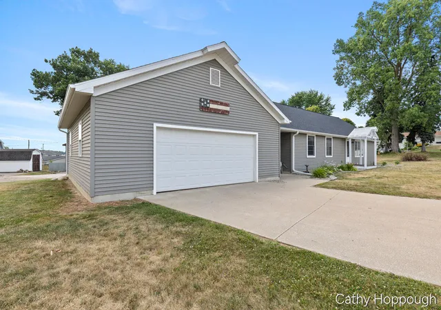 Photo 2 of Single family home for sale at 918 Emerald Cir, Lake Odessa, MI 48849 | MLS# 65026038641 | Listing updated on 2026-08-06